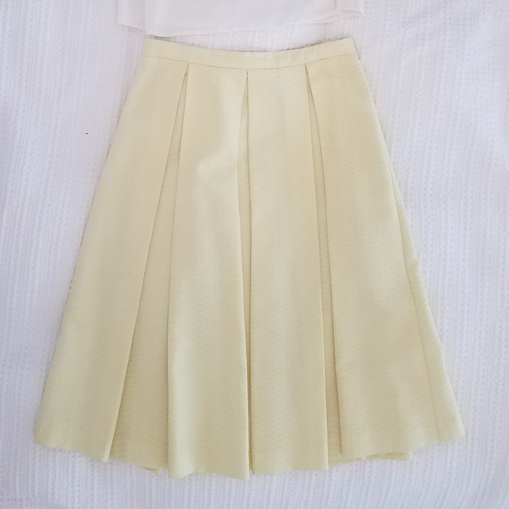 Yellow pleat skirt